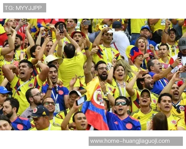 深圳足球队主场热情洋溢的比赛氛围与球迷的激情互动 深圳足球队主场热情洋溢的比赛氛围与球迷的激情互动